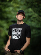 T-Shirt "EVERY ADVENTURE IS BETTER WITH A BUDDY" schwarz